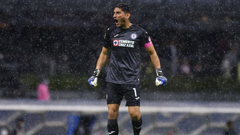 Ciudad de México, 31 de octubre de 2021. José de Jesús Corona, durante el partido de la jornada 16 del torneo Grita México Apertura 2021 de la Liga BBVA MX, entre la Máquina Celeste del Cruz Azul y Águilas del América, celebrado en el Estadio Azteca. Foto: Imago7/Alejandra Suárez