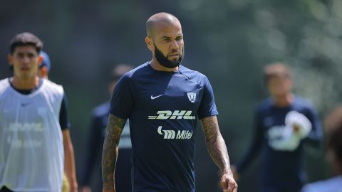 Dani Alves durante un entrenamiento con Pumas, su último club.