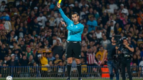 El silbante César Ramos no apareció en las designaciones arbitrales por segunda jornada consecutiva. Foto: Diego Padilla/Imago7