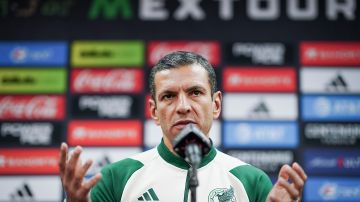 El entrenador de la Selección de México, Jaime Lozano, está de gira por Europa para conocer la actualidad de los jugadores de El Tri que hacen vida en ese continente.