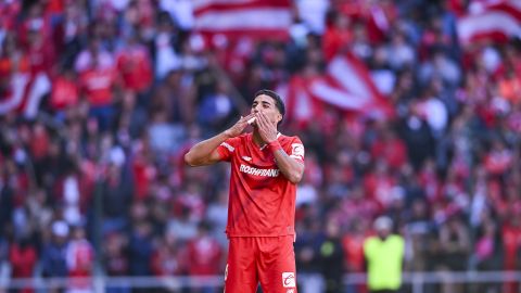 Andrés Pereira festeja un gol con Toluca.