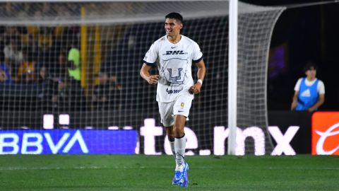 El goleador de Pumas Guillermo Martínez despertó para anotar dos goles contra Tigres de la UANL.