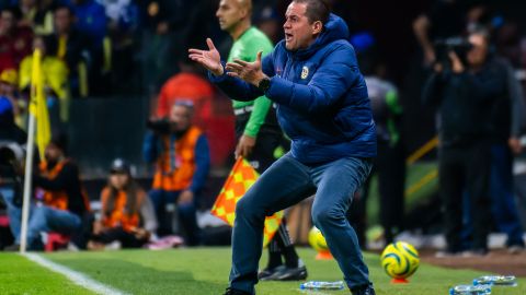 André Jardiné, director técnico de las Águilas del América durante un momento del partido que disputaron el sábado ante los Rayados de Monterrey.