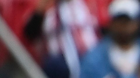 El momento exacto en que Antonio 'Pollo' Briseño anota con remate de cabeza el primer gol de las 'Chivas'. Foto:Etzel Espinosa.