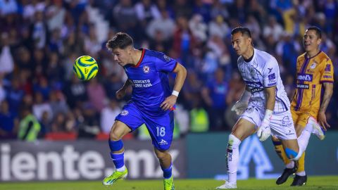 El momento exacto en que Rodrigo Huescas sella la victoria de Cruz Azul 3-0 sobre Atlético de San Luis.Foto: Eloisa Sánchez