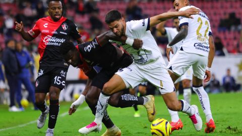 Atlas y Pumas protagonizaron un juego cerrado y muy parejo.