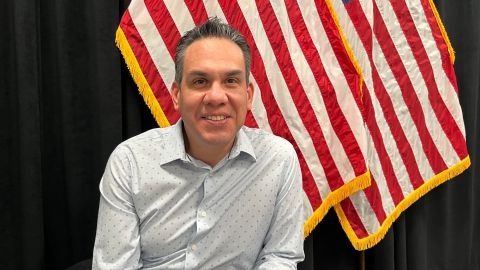 El representante Pete Aguilar Caucus Demócrata de la Cámara.