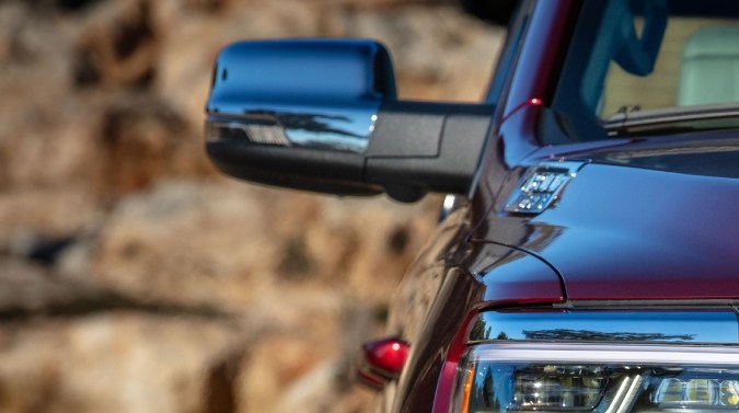 La 2025 RAM 1500 trae un diseño de parrilla diferente para cada versión.