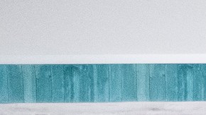 Obed Ortiz, centro, y Jorge Ortiz, izquierda, practican mover un robot durante el taller de robótica en la escuela Magnolia Science Academy en Santa Ana.