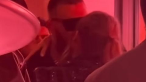 Travis Kelce y Taylor Swift en el afterparty del Super Bowl.