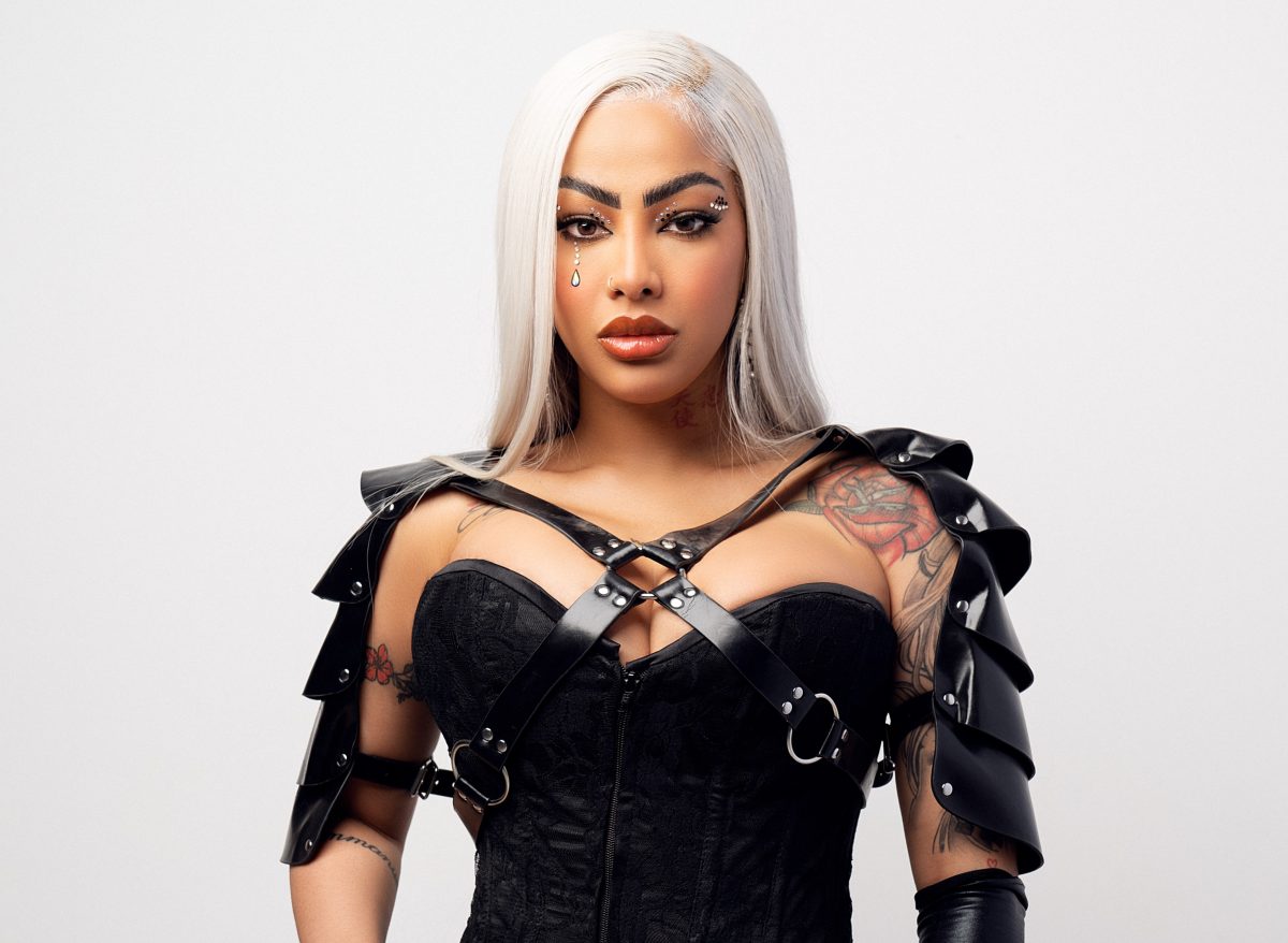 Yailin La Más Viral sube la temperatura al lucir su figura en la playa - La Opinión