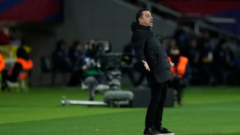 El director técnico del FC Barcelona, Xavi Hernández, durante el encuentro correspondiente a la jornada 24 de LaLiga que disputaron ante el Granada (3-3).