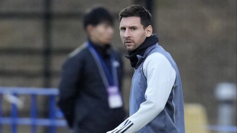 Chiba (Japan), 06/02/2024.- Inter Miami's forward Lionel Messi arrives at a training session in Chiba, near Tokyo, Japan, 06 February 2024. Inter Miami will face J-League Vissel Kobe for a friendly soccer match on 07 February. (Futbol, Amistoso, Japón, Tokio) EFE/EPA/FRANCK ROBICHON