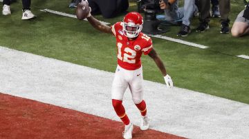 Las Vegas (United States), 11/02/2024.- Kansas City Chiefs Mecole Hardman Jr.celebrates after scoring the game winning touchdown as the Kansas City Chiefs defeated the San Fransisco 49ers in Super Bowl LVIII at Allegiant Stadium in Las Vegas, Nevada, USA, 11 February 2024. The Super Bowl is the annual championship game of the NFL between the AFC Champion and the NFC Champion and has been held every year since 1967. EFE/EPA/CAROLINE BREHMAN