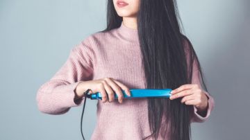 Alisadores químicos para el cabello: cuál es el impacto en la salud de las mujeres