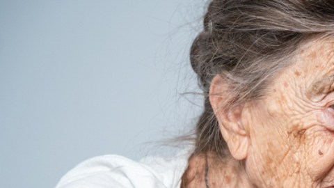 El alzheimer se propagó de persona a persona en algún tiempo: ¿podría contagiarse en la actualidad?