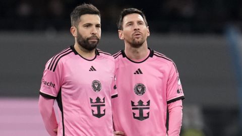 Tokyo (Japan), 07/02/2024.- Inter Miami's Lionel Messi (R) and Jordi Alba react as their team lost a friendly soccer match between Inter Miami and Vissel Kobe in Tokyo, Japan, 07 February 2024. (Futbol, Amistoso, Japón, Tokio) EFE/EPA/FRANCK ROBICHON