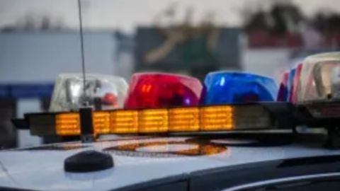 La policía utilizó munición menos letal antes de dispararle al sospechoso.