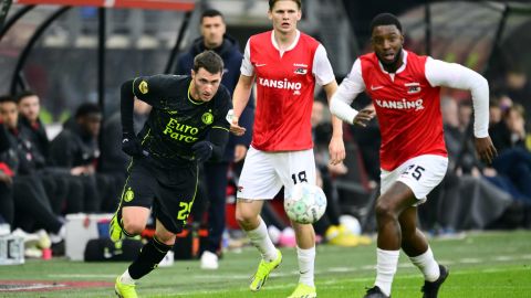 El delantero mexicano Santiago Giménez ha sido blanco de críticas por su bajo rendimiento en los últimos encuentros del Feyenoord.