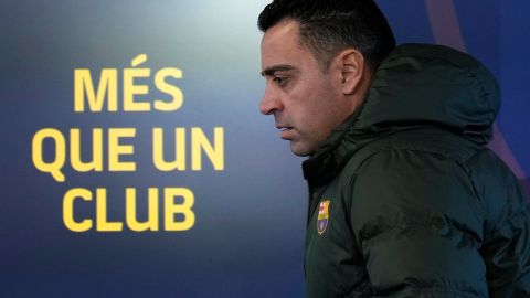 GRAFCAT9174. BARCELONA, 02/02/2024.- El entrenador del FC Barcelona, Xavi Hernández, durante la rueda de prensa anterior al entrenamiento que el equipo azulgrana realiza este viernes en la ciudad deportiva Joan Gamper, para preparar el partido de LaLiga que mañana disputarán ante el Alavés. EFE/Alejandro García