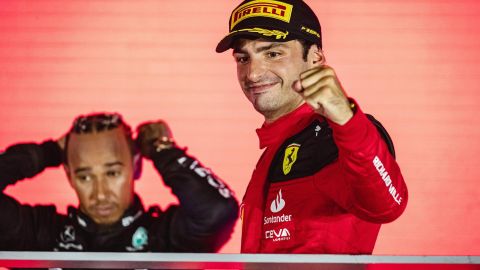 Singapore (Singapore), 17/09/2023.- (FILE) - Spanish Formula One driver Carlos Sainz Jr. (R) of Scuderia Ferrari celebrates after winning the Singapore Formula One Grand Prix race with third place British Formula One driver Lewis Hamilton of Mercedes-AMG Petronas during the podium ceremony at the Marina Bay Street Circuit, Singapore, 17 September 2023 (reissued 01 February 2024). British driver Lewis Hamilton will leave Mercedes-AMG Petronas after the upcoming 2024 season and sign with Scuderia Ferrari from 2025 on. The 39-year-old seven-times world champion's move was announced by Scuderia Ferrari in a statement on 01 February 2024. (Fórmula Uno, Singapur, Singapur) EFE/EPA/Tom White