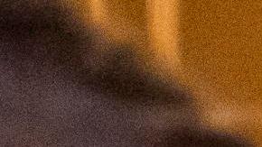 El senador demócrata Joe Manchin mientras conversaba con reporteros en el Senado el 12 de febrero de 2024.