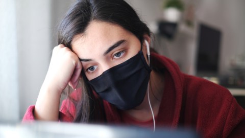 Pandemia de COVID provocó un aumento en el uso de antidepresivos entre las mujeres jóvenes: estudio