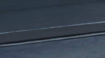 Lancia innova con su auto eléctrico.