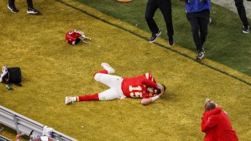 Las Vegas (United States), 11/02/2024.- Kansas City Chiefs Patrick Mahomes lies on the field and celebrates after the Kansas City Chiefs defeated the San Fransisco 49ers in Super Bowl LVIII at Allegiant Stadium in Las Vegas, Nevada, USA, 11 February 2024. The Super Bowl is the annual championship game of the NFL between the AFC Champion and the NFC Champion and has been held every year since 1967. EFE/EPA/CAROLINE BREHMAN