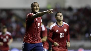 Justin Daly celebra el primer gol de Costa Rica.