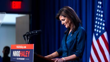 Nikki Haley se niega a renunciar en carrera republicana e intensifica los ataques contra Trump