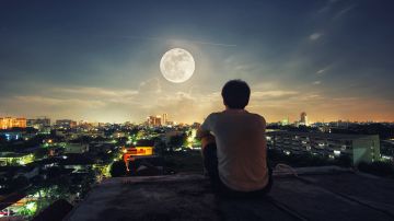 Una luna llena puede afectar más a ciertas personas, según la astrología.