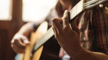 Tocar un instrumento musical es bueno para la salud cerebral de los ancianos