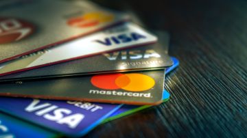 Nueva modalidad de robo en NYC: migrantes usan tarjetas de crédito para comprar autos en otros países