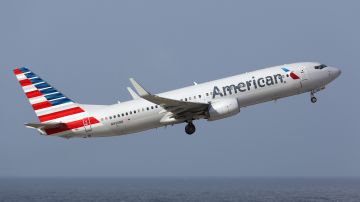 Vuelo de American Airlines que salió de Nueva York a España se desvió por una rotura de parabrisas