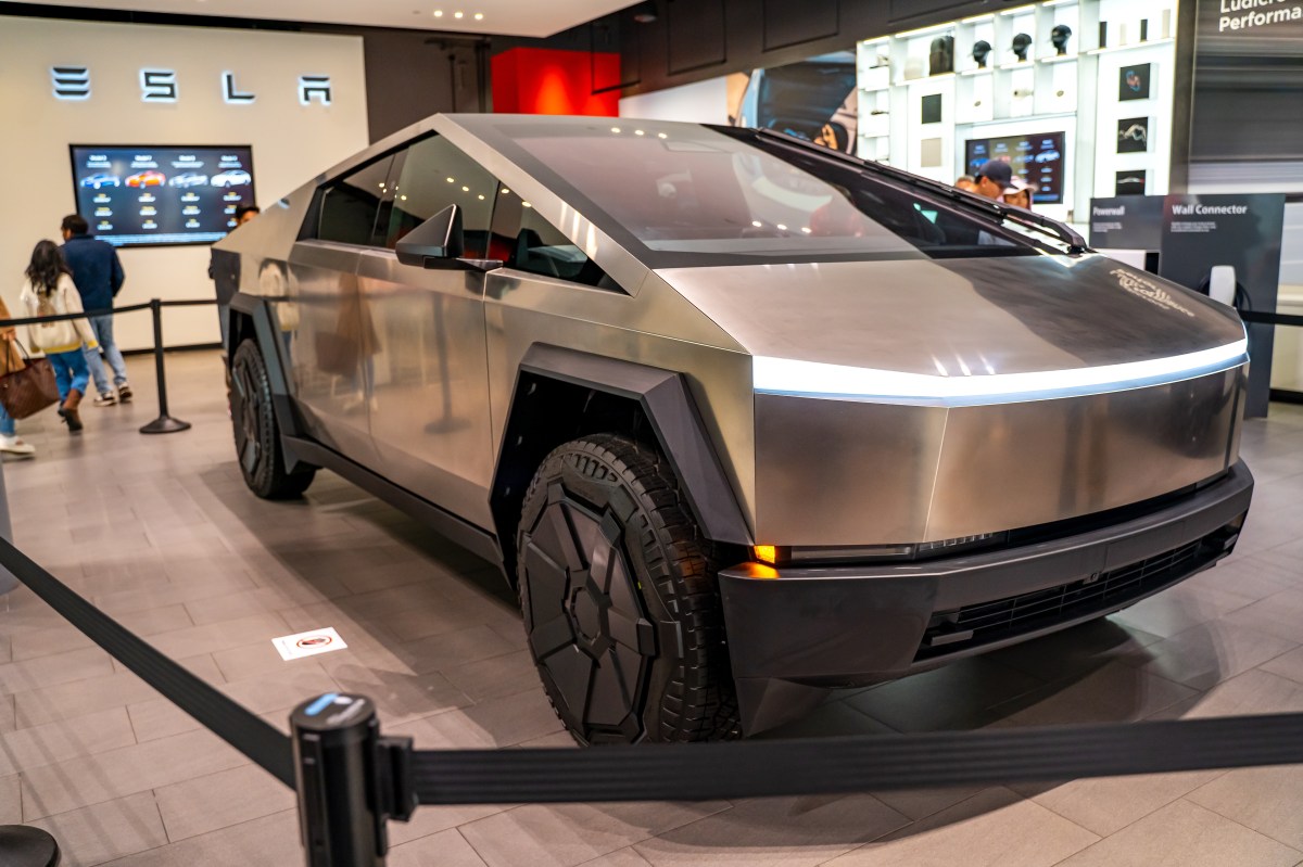 Dueño de un Tesla Cybertruck revela una de las fallas más graves del vehículo en la nieve