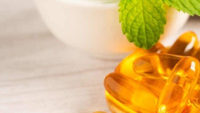 Las vitaminas son nutrientes esenciales para el funcionamiento del cuerpo humano, obtenidas principalmente a través de la dieta o suplementos, y juegan un papel crucial en el mantenimiento de la salud y la prevención de enfermedades