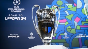 Nyon (Switzerland Schweiz Suisse), 15/03/2024.- The Champions League trophy is pictured during the draw for the UEFA Champions League quarter-finals at the UEFA headquarters in Nyon, Switzerland, 15 March 2024. (Liga de Campeones, Suiza) EFE/EPA/JEAN-CHRISTOPHE BOTT