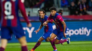 El delantero del FC Barcelona Lamine Yamal celebra su gol durante el encuentro ante el Mallorca que disputaron este viernes en Montjuic.