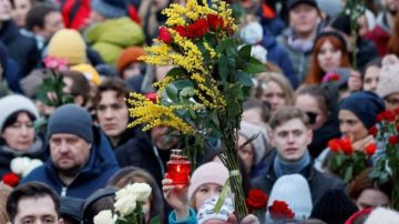 Cientos de personas participaron en el funeral de Alexei Navalny.