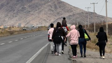 Aumenta la llegada de migrantes a la frontera de EE.UU. por retraso en la entrada en vigor de la ley SB4