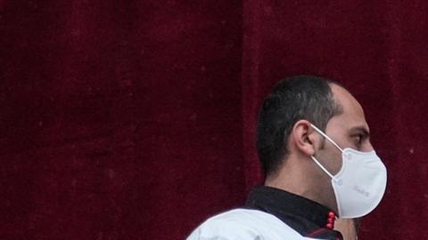 El papa pide no desatender centros que acogen a migrantes