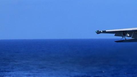 El portaaviones chino "Liaoning" opera como base de bombarderos J-15.