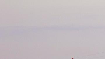 La parte del puente que se encuentra en la parte superior del barco pesa entre 3,000 y 4,000 toneladas, que es mucho más de lo que puede levantar la grúa más grande disponible.