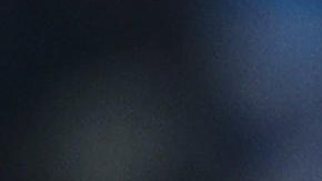 El mediocampista estadounidense del AC Milan, Christian Pulisic, discutiendo con el jugador de la Lazio, Luca Pellegrini, durante el partido del viernes.