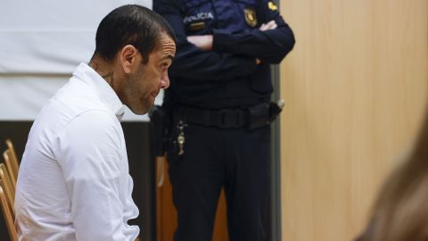 Dani Alves será puesto en libertad por la Audiencia de Barcelona y tuvo que pagar una fianza de $1.08 millones de dólares.
