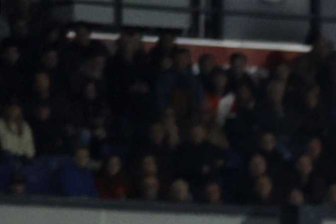 El momento en el que Santiago Giménez impactó el balón con su pierna zurda para poner su granito de arena en la goleada conseguida este domingo por el Feyenoord en la Eredivisie.