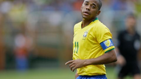 Brazil's Olympic soccer player Robinho reacts during a friendly match against Rio de Janeiro's state soccer team in Volta Redonda, Brazil, Sunday, June 22, 2008. (AP Photo/Ricardo Moraes)