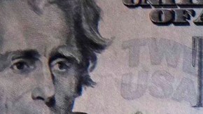 El dólar se mantiene por debajo de los $17 pesos mexicanos.