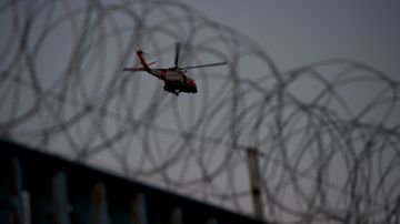Es usual que helicópteros de la Guardia Nacional patrullen la frontera entre México y Estados Unidos.